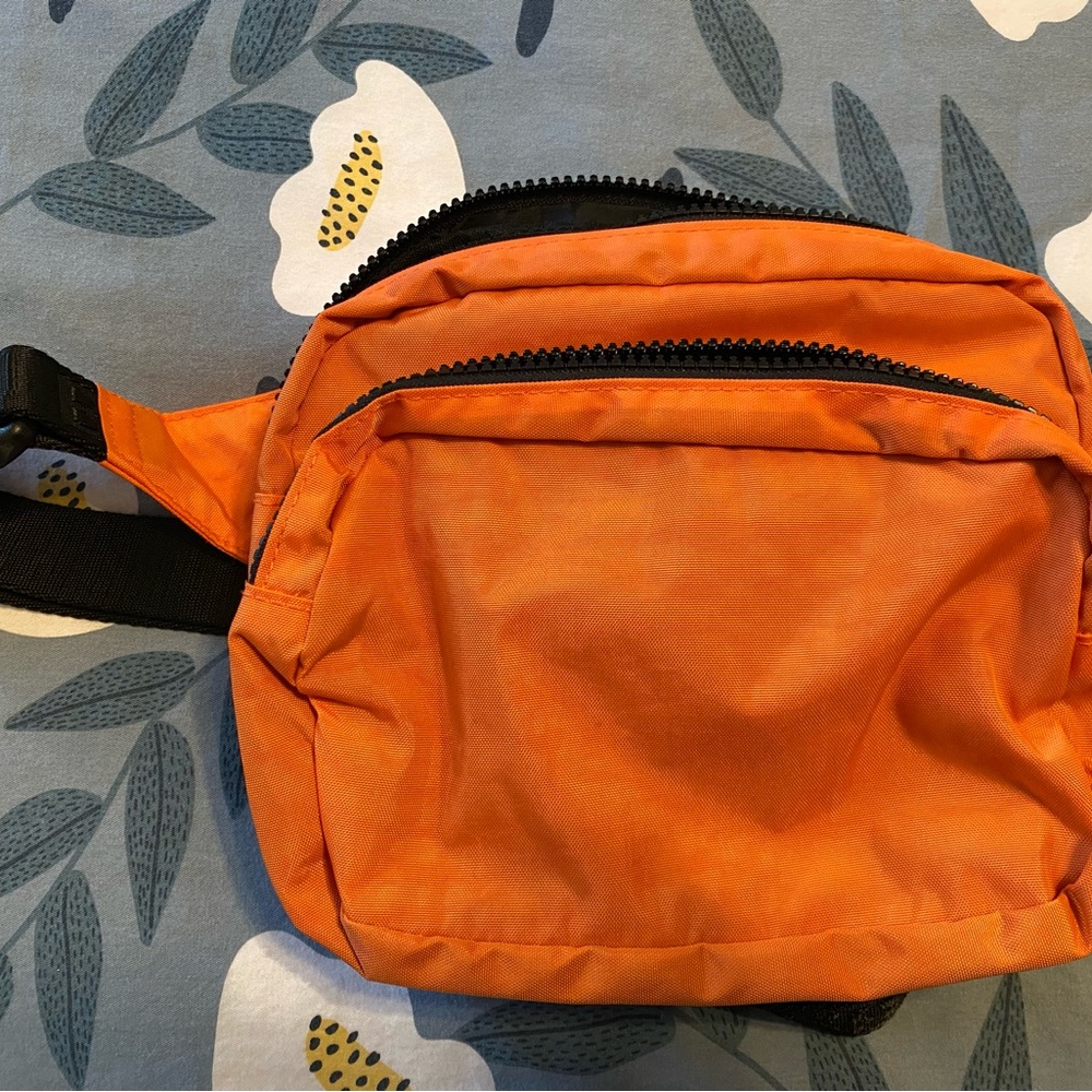 Baggu fanny pack in Nasturtium- like new